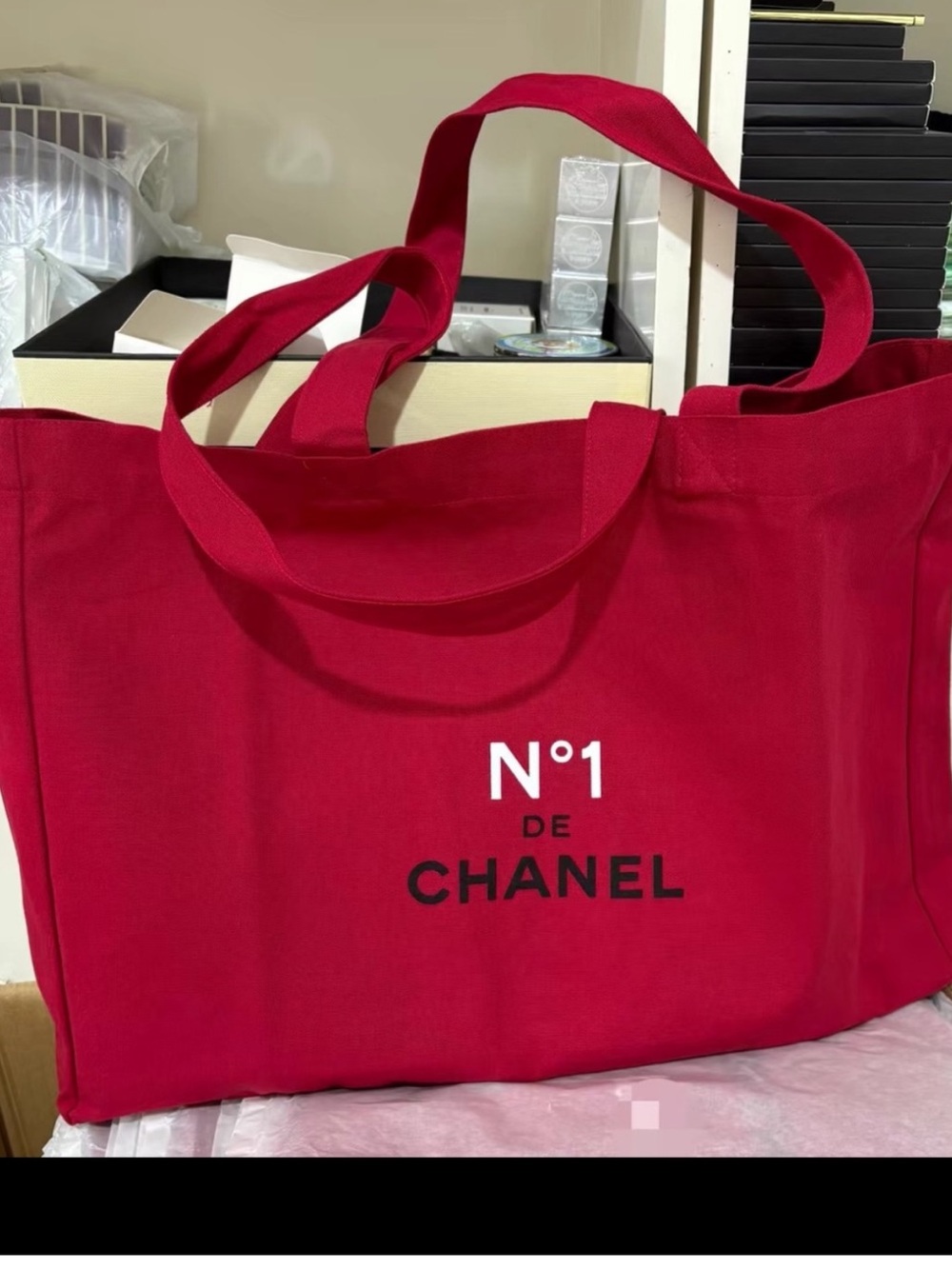 Chanel beauty No1 red canvas tote - Picture 2 of 7